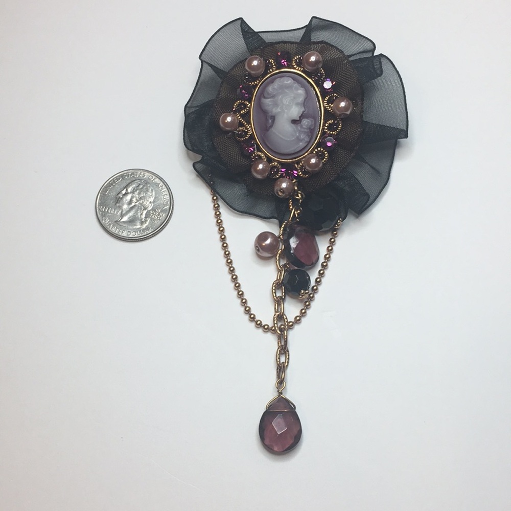 Vintage Purple Cameo Brooch - Picture 2 of 3